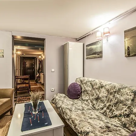 Cozy With Backyard In Sisli * Стамбул
