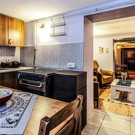 Апартаменты Cozy With Backyard In Sisli *