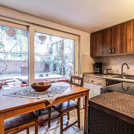 Апартаменты Cozy With Backyard In Sisli