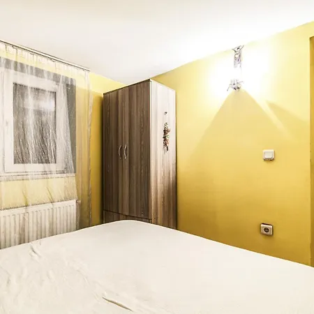 Apartman Cozy With Backyard In Sisli